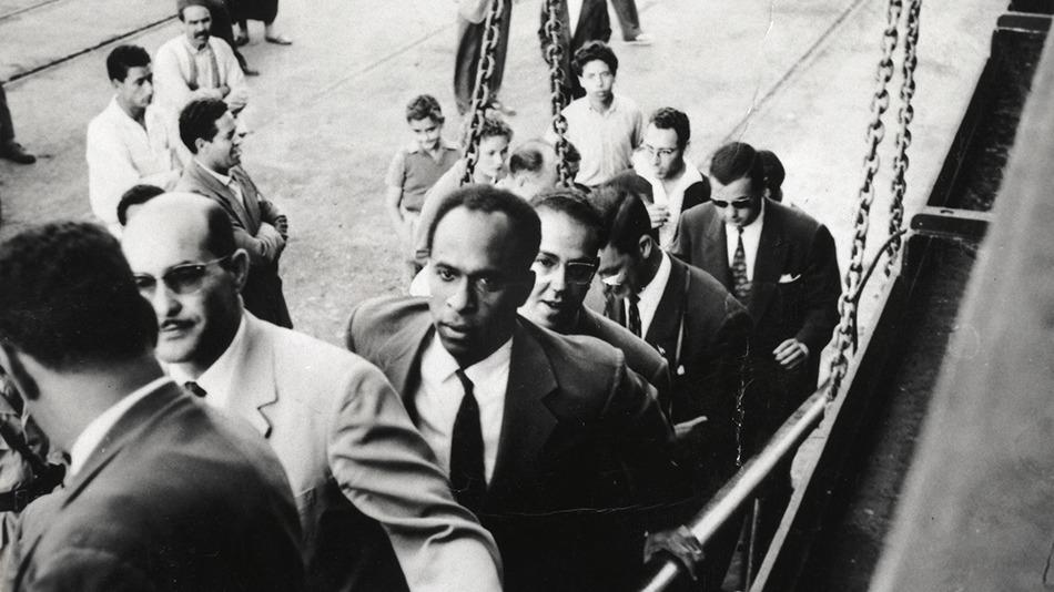 Foto de Volver a Fanon por Frantz Fanon Archives / IMEC.