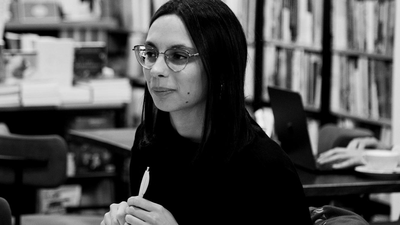 Suave y salvaje: la poesía de Pilar Sanjurjo